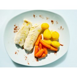 Lomitos de merluza con parisinas y zanahorias baby